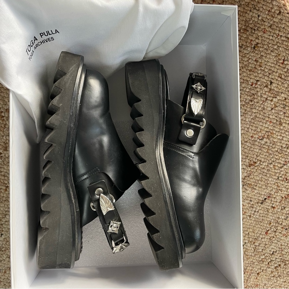Chunky Platform Clogs - Picture 2 of 5